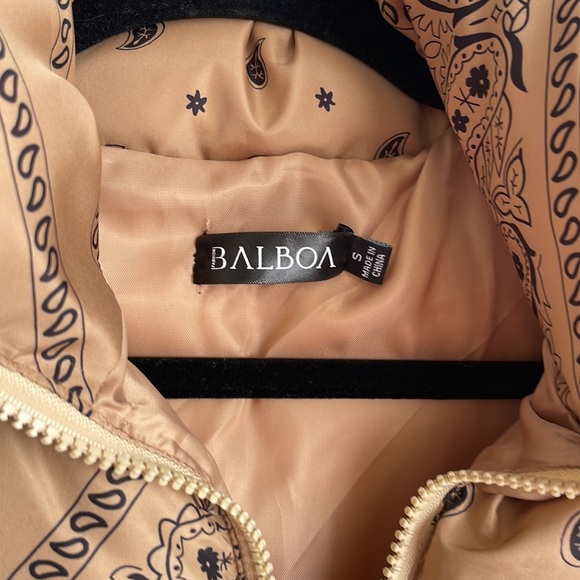 PAISLEY PRINT PUFF BOMBER VEST - Picture 4 of 6